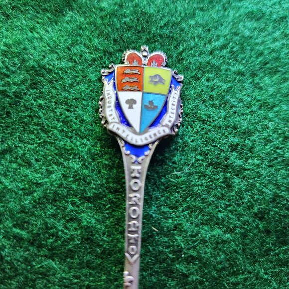 Sterling Silver Scheuer Souvenir Spoon Toronto City Hall Enamelled 11 grams - Picture 6 of 8